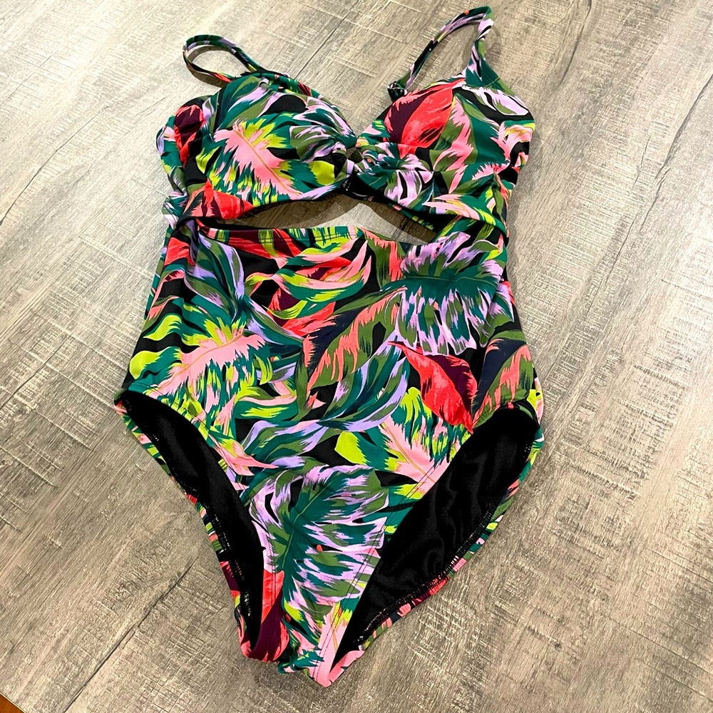 One Piece Bikini Swimsuit Floral Size M 8-10 lavender Pink Green Full Coverage